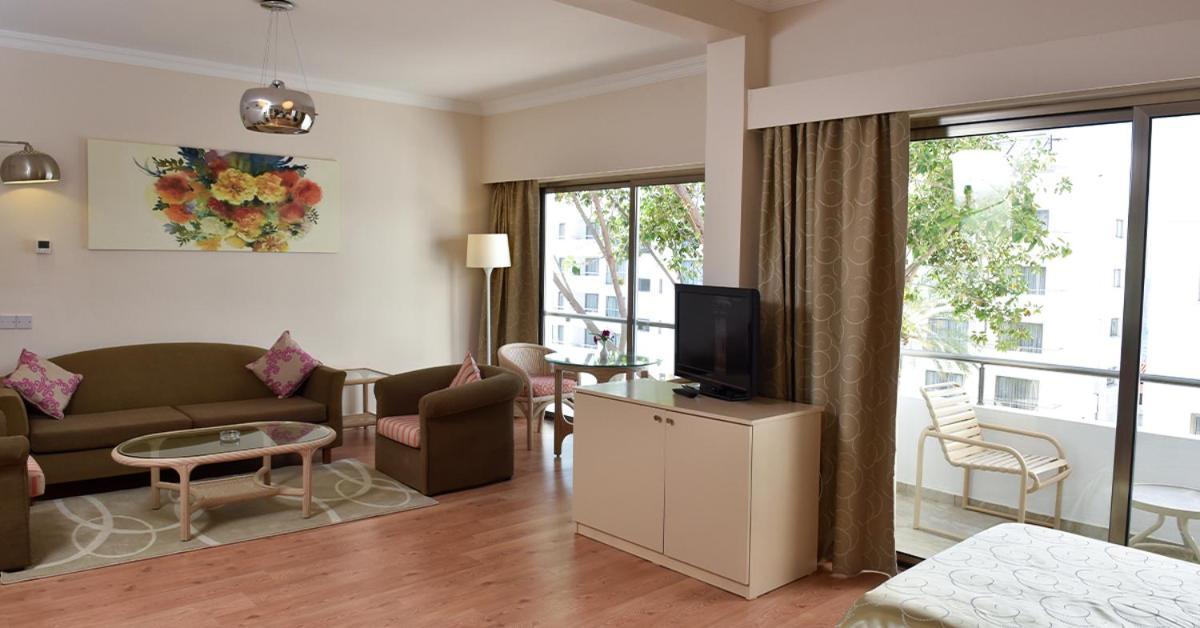 Jasmine Court & Casino Отель Кирения
